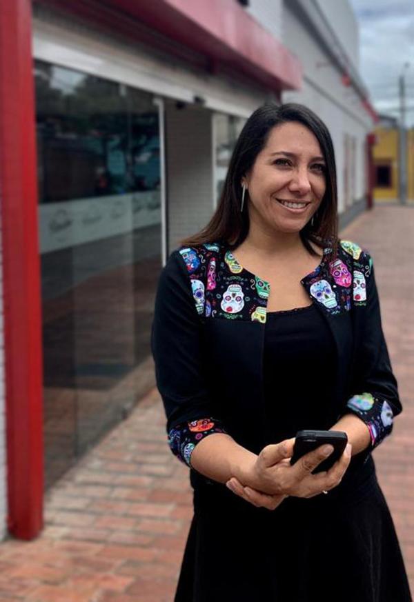 Estampado calaquitas coloridas / negro